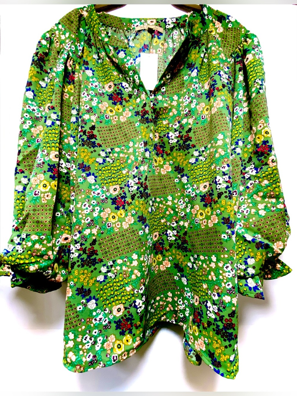 MY DANIELLE NWT Size XL Green Floral Print, 3/4 Length Sleeves, V-Neck Blouse